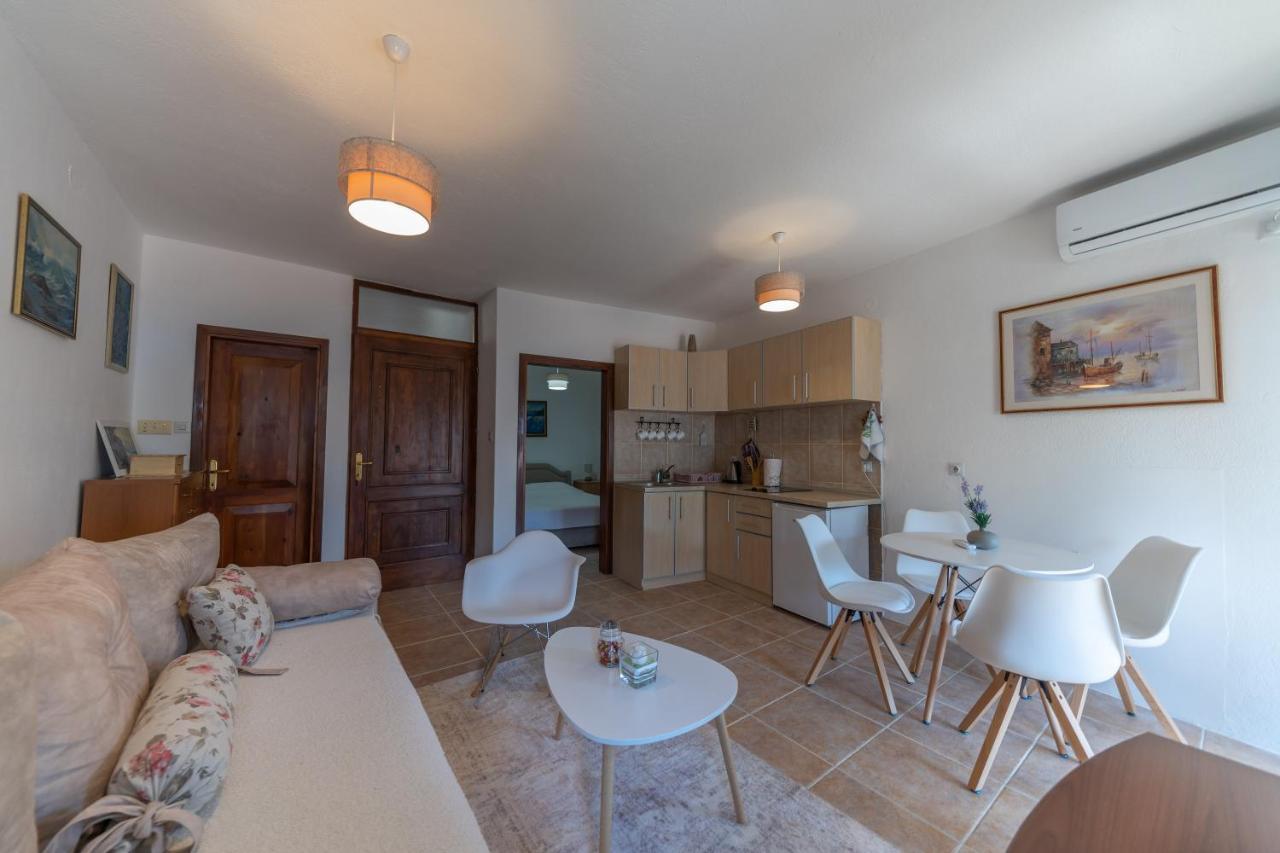 פראסט Apartments Franovic מראה חיצוני תמונה
