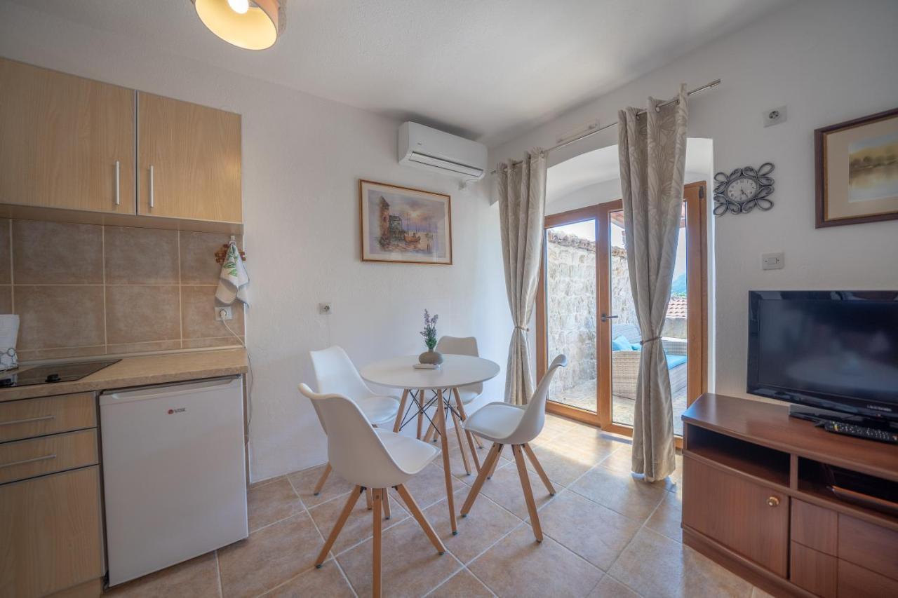 פראסט Apartments Franovic מראה חיצוני תמונה